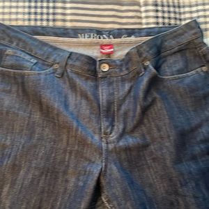 Ladies crop leg jeans. Like new. Size 18.